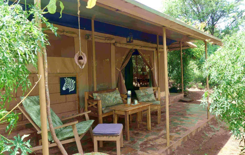 MERU (IKWETA SAFARI CAMP Meru)